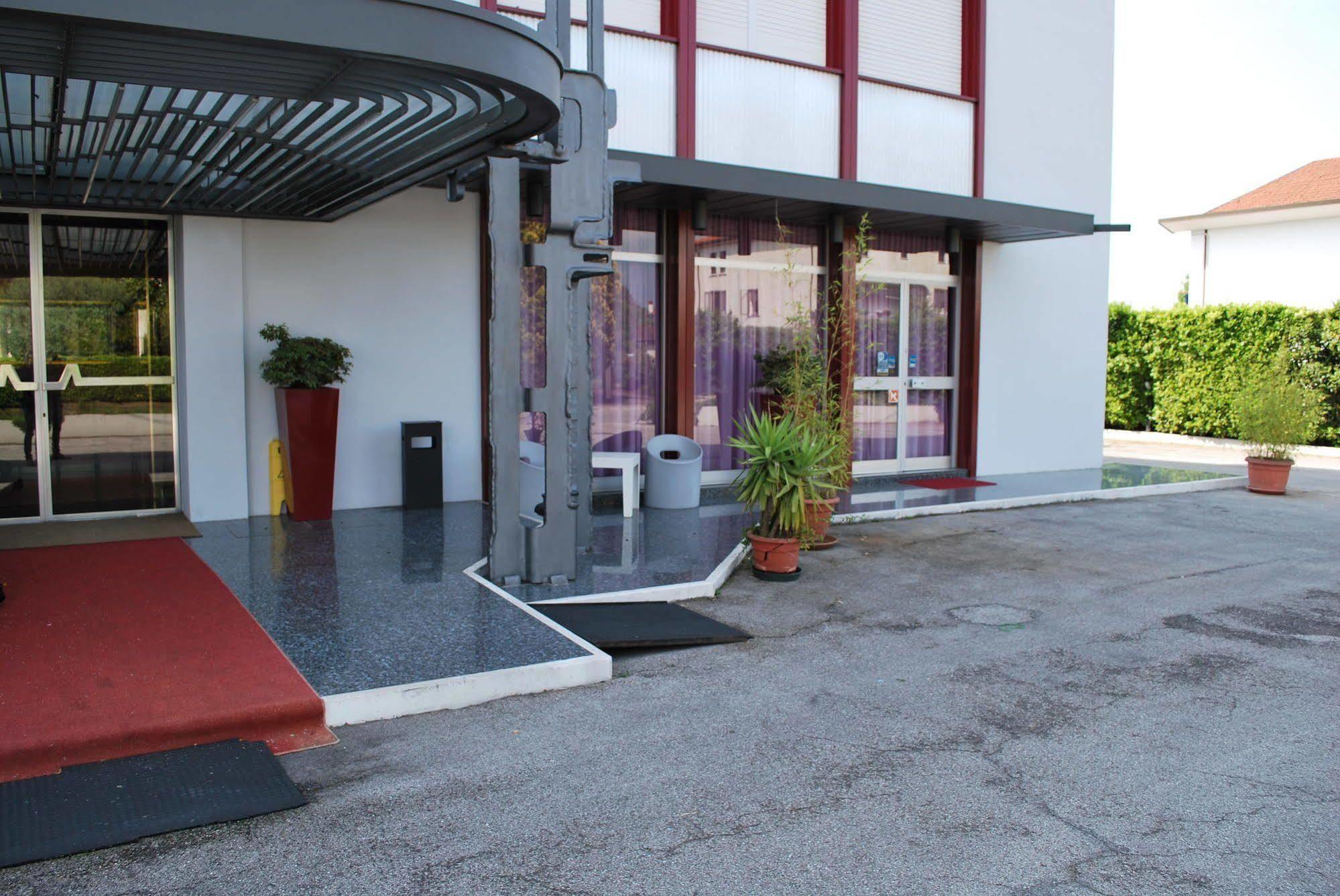 Hotel Ariane Thiene Eksteriør billede